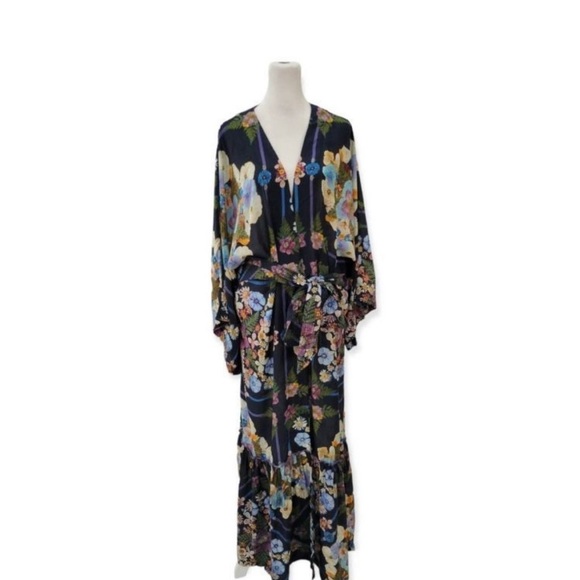 NWOT Anthropologie Moxy
Collective Kimono Robe - Picture 3 of 3